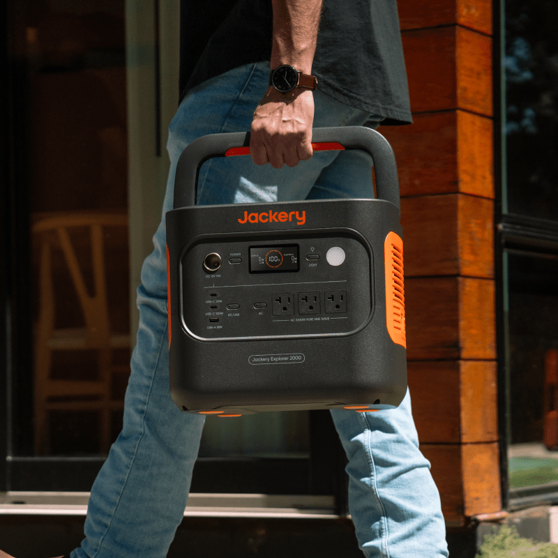 Jackery Solar Generator  2000 v2